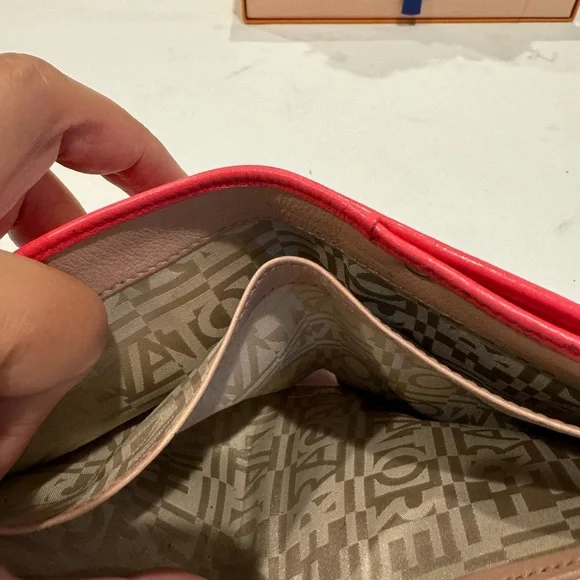 Authentic Salvatore Ferragamo wallet - Picture 8 of 13